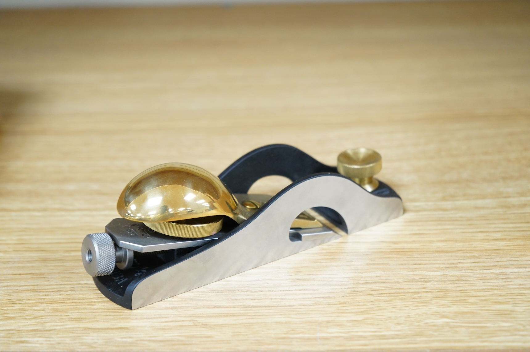 A boxed Lie Nielsen Toolworks rabbet block plane (L-N 60 1/2 R) with paperwork